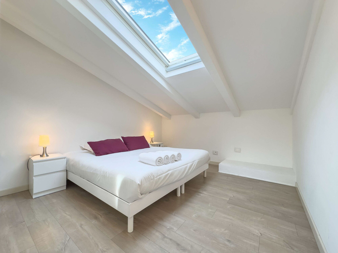 Room 2, 4B Tony Allard in Cannes, Alpes-Maritimes