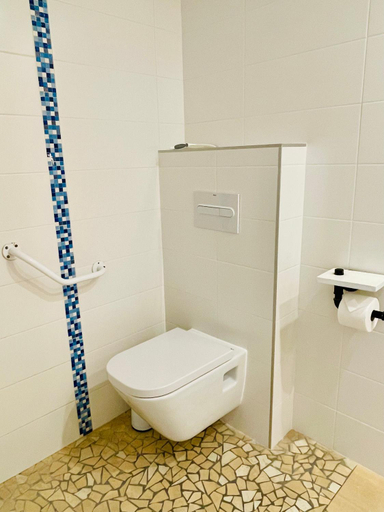 Bathroom 3, Residence Clos des Aigrettes -Appartements a 30m du Port de La Cotiniere , Ile d Oleron -commerces e, Charente-Maritime