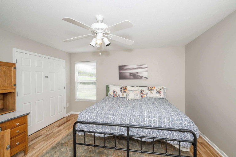 Bedroom 3, Lazy Days Waterfront for 12!, Grant