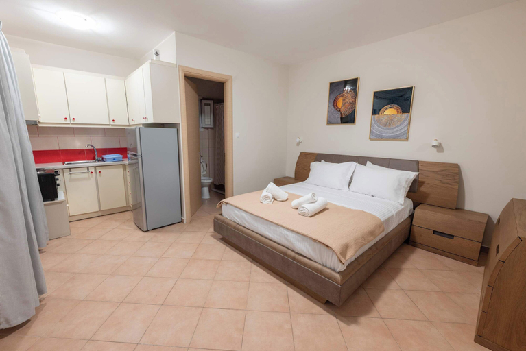 Room 5, Seaside Nest in Kourouta Steps From the Beach, West Greece