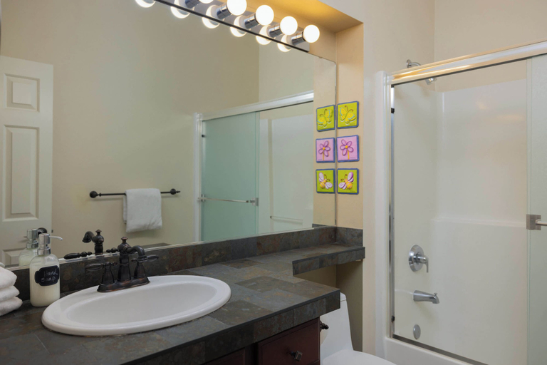 Bathroom 4, The Old Mill Retreat Sleeps 6!, Deschutes
