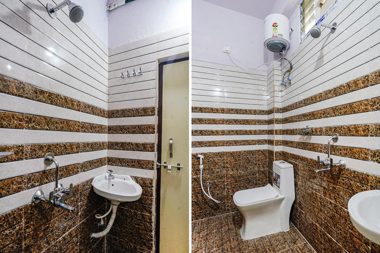 Bathroom 4, Fabhotel Grand Broholic, Hyderabad