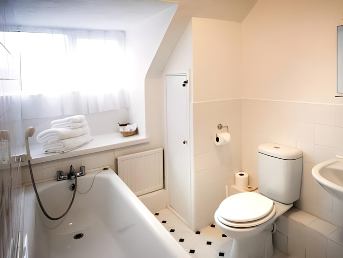 Bathroom 4, The George Inn, Somerset