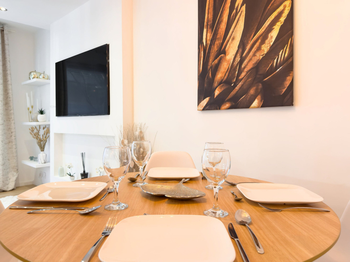 Room 4, 310 Le Dor in Cannes, Alpes-Maritimes