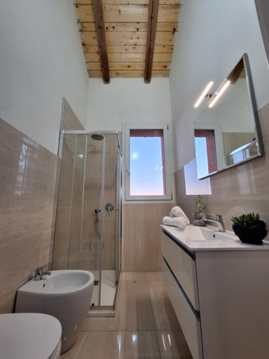Bathroom 4, San Vincenzo Rooms, Bologna