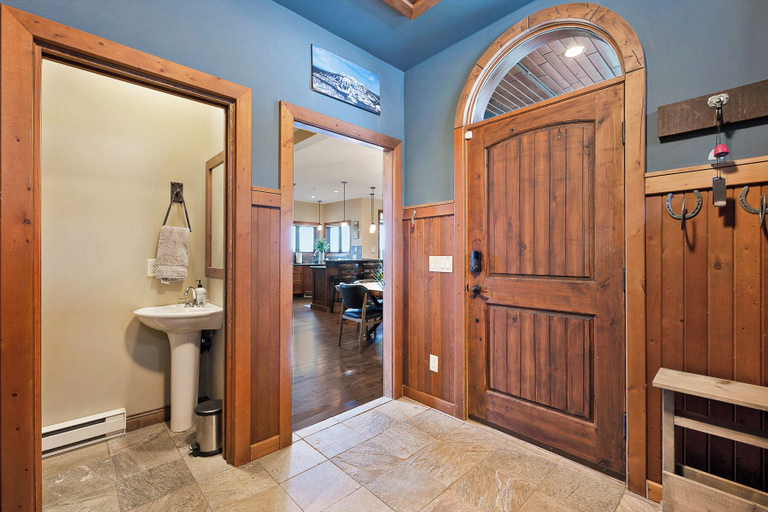 Bathroom, Snow Therapy Chalet Ski In Out & Hot Tub, Kootenay Boundary
