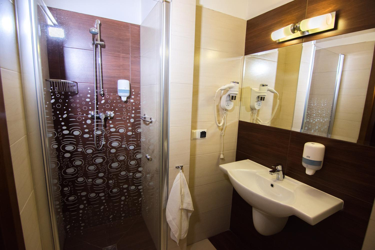 Bathroom 3, Hotel Trojka, Przemyśl City