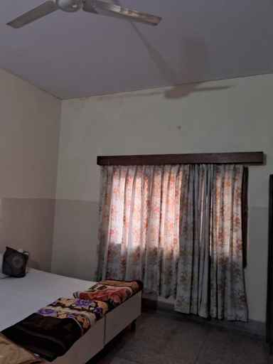 Others 5, G.M. Guest House, Varanasi