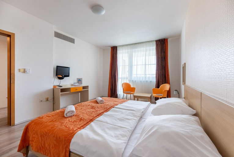 Bedroom 2, Hotel and Park Divoka Voda, Senec