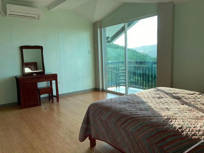 Bedroom, MS Mountain Cabin, Loboc