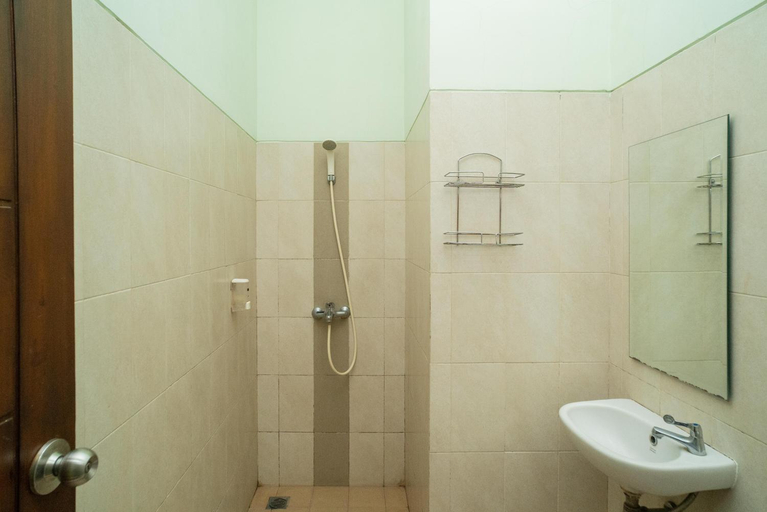 Bathroom 15