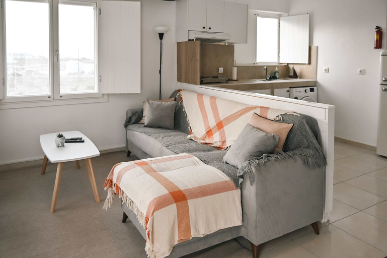 Room 3, Santorini s Old Mill Serene Getaway by Pori Beach, South Aegean