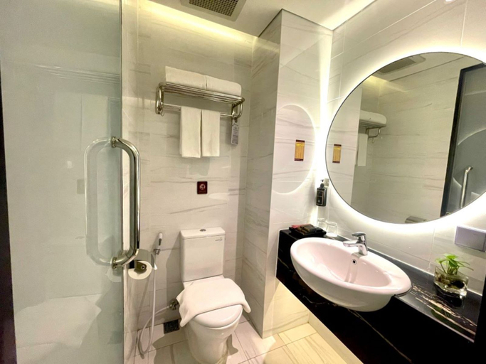 Bathroom 12