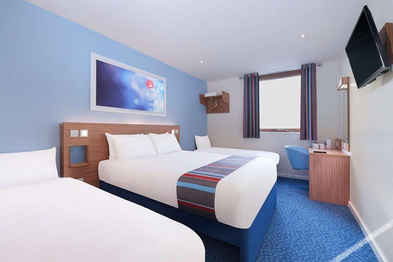 Bedroom 4, Travelodge Medway M2, Medway
