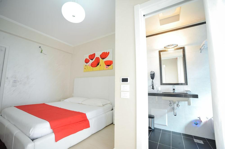 Bedroom 2, Iliria Internacional Hotel, Durrësit