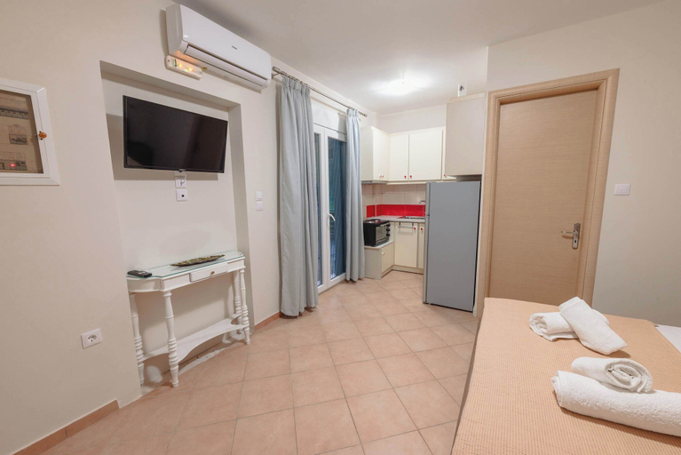 Room 3, Seaside Nest in Kourouta Steps From the Beach, West Greece