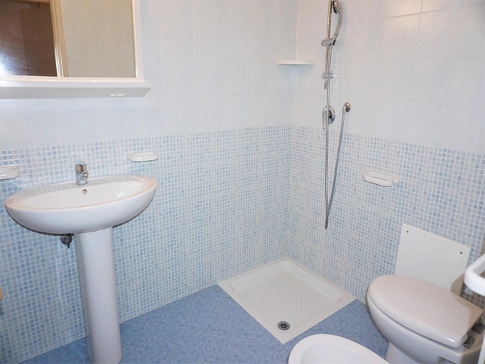 Bathroom, Villa in Caorle near Spiaggia Tartaruga, Venezia