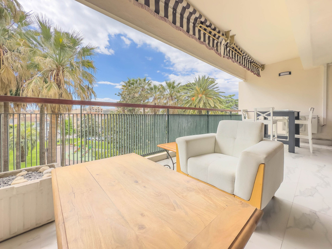 Room 2, 213 Le Montfleury in Cannes, Alpes-Maritimes