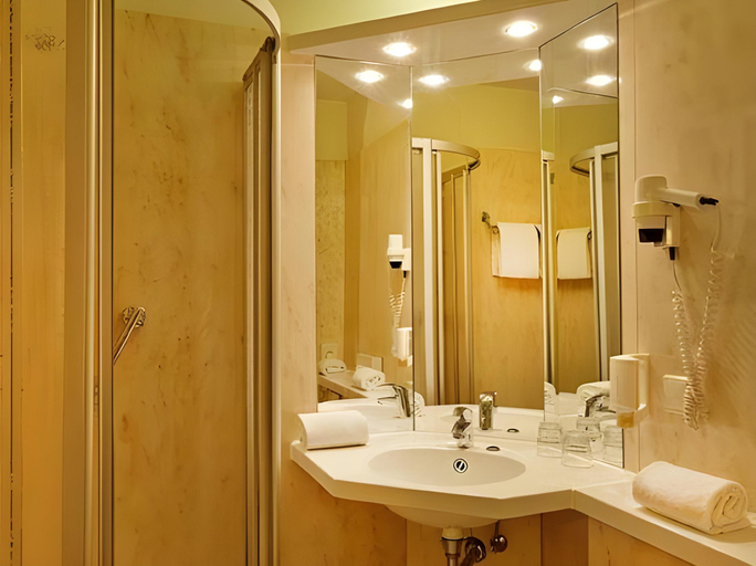 Bathroom 4, PLAZA INN Goslar, Goslar