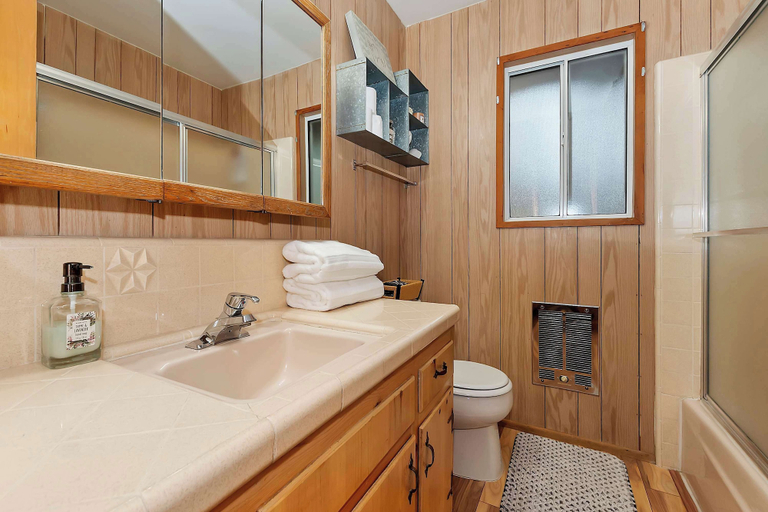 Bathroom, The Lazy Bear Cabin - For 6!, San Bernardino