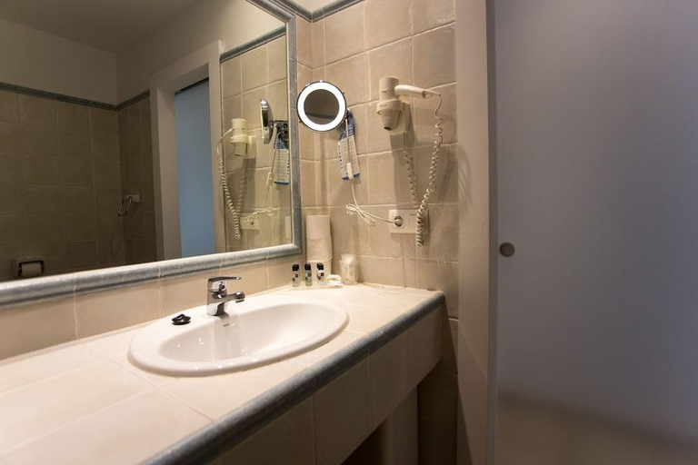 Bathroom 3, Hotel Bahia, Baleares