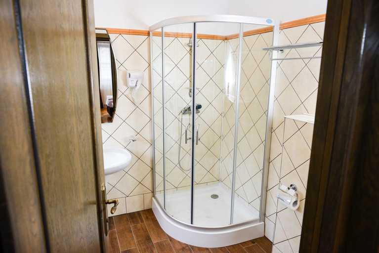 Bathroom 4, Park House, Dej