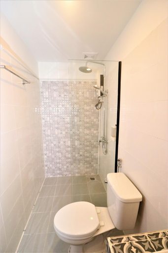 Bathroom 18