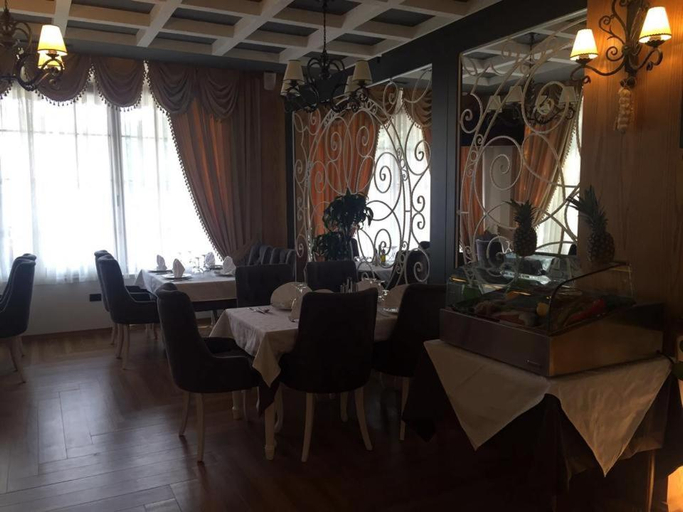 Food & Drinks 5, Hotel Mustang, Tirana
