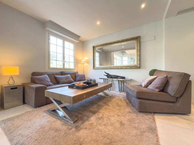 Room 2, 214 L Clat in Cannes, Alpes-Maritimes