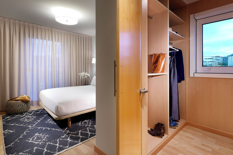 Room 5, Vita Homes by Upper Luxury Housing, A Coruña
