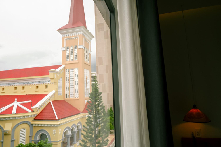 Exterior & Views