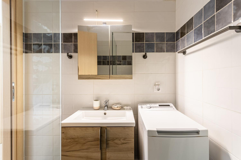 Bathroom 4, Live in Blue - Kea's Myriad Shades, South Aegean