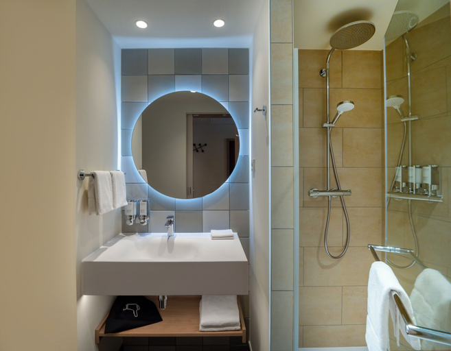 Bathroom 5, Hampton By Hilton Potsdam Babelsberg, Potsdam