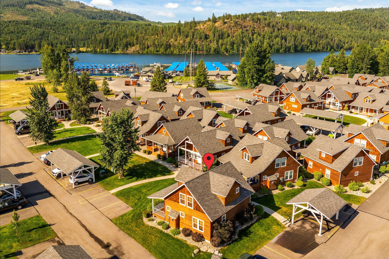 Room 5, Boat on Lake Pend Oreille Ski at Schweitzer, Bonner