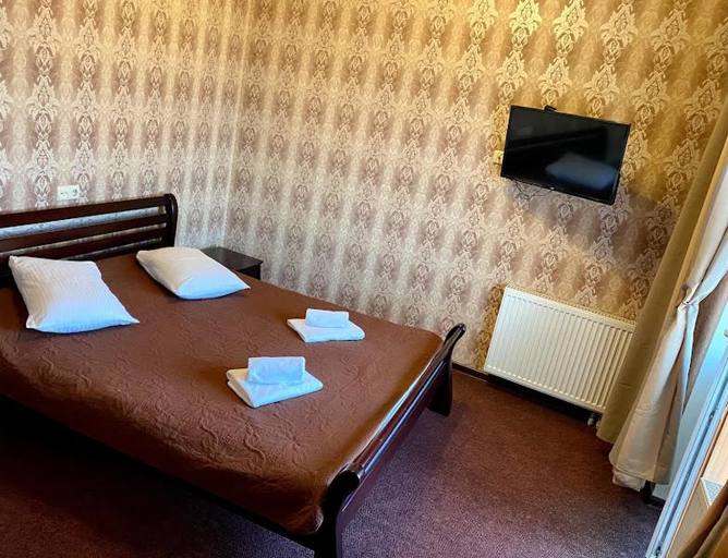 Bedroom 2, Golden Lion Hotel, Boryspil's'ka