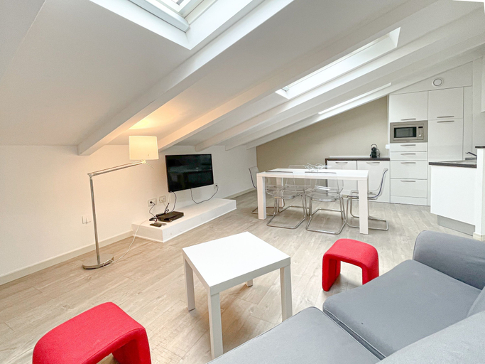 Room 3, 210 - Tony Allard 4A, Alpes-Maritimes