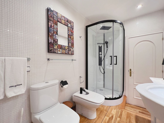 Bathroom 4, Stay U-nique Apartments Urquinaona, Barcelona