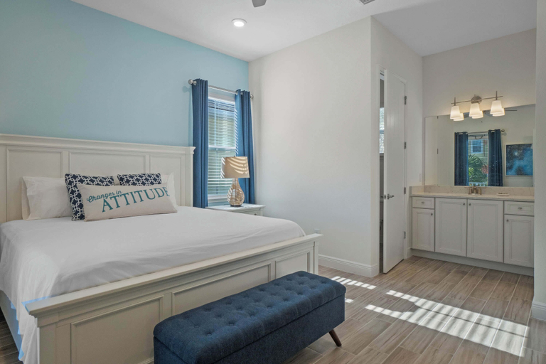 Bedroom 1, Get Happy, Osceola