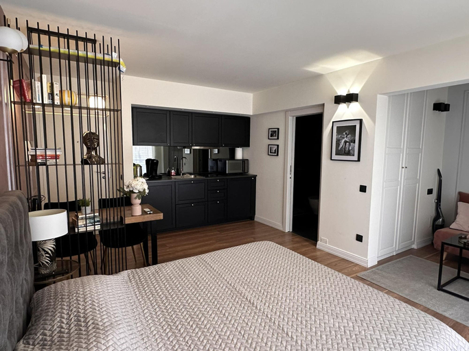 Room 4, Modern Studio in the Heart of Cannes - 2242, Alpes-Maritimes
