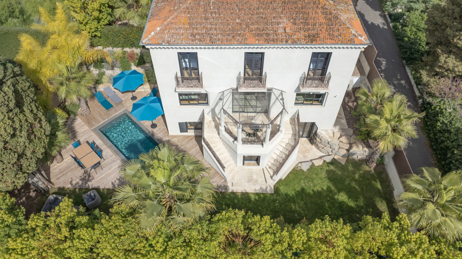 Room 1, Villa Deva - 5 Bedrooms - Heated Pool, Alpes-Maritimes