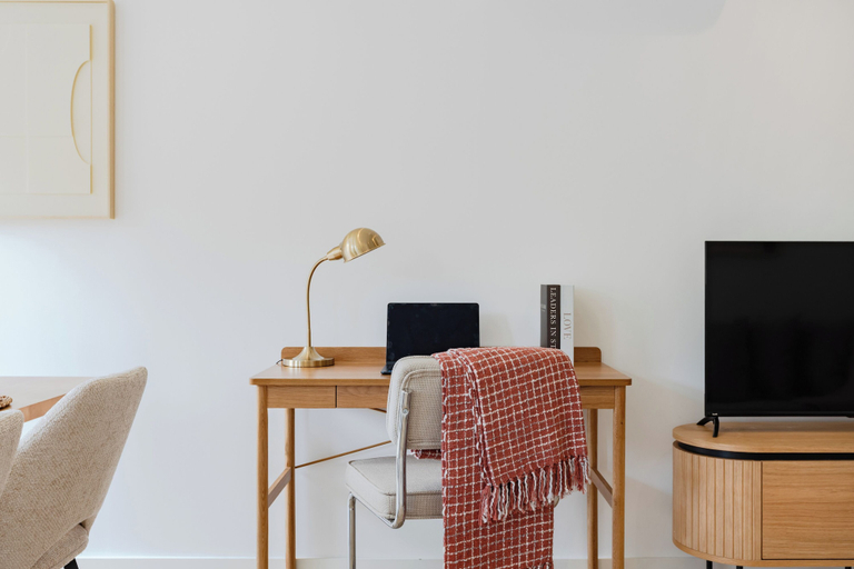 In-room business center 4, The Light Loft at BoaVista Flats, Porto