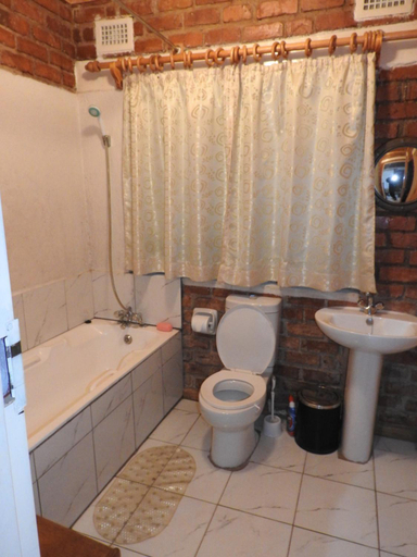 Bathroom 2, Madrugada, Mutare
