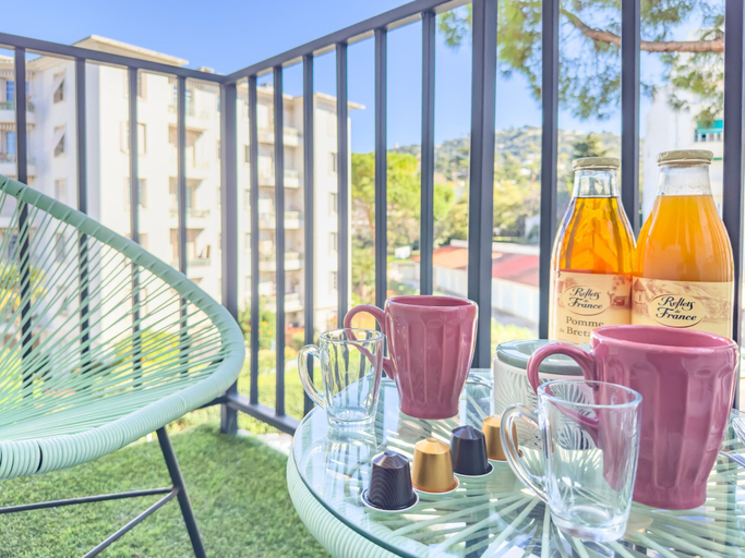 Room 2, 318 Le Palm in Cannes, Alpes-Maritimes