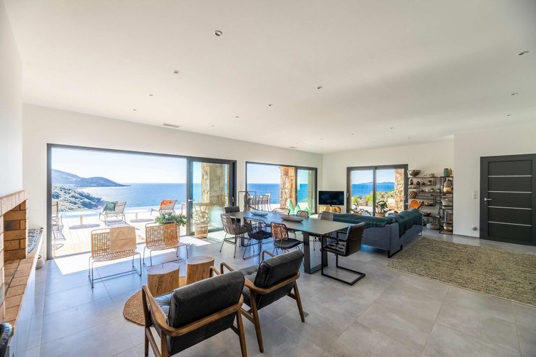 Room 5, Architect Villaproperty Sea View Close to the Beaches, Corse-du-Sud