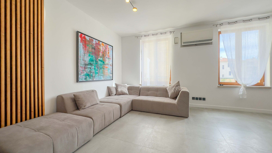 Room 5, 100 Le Riviera in Cannes, Alpes-Maritimes
