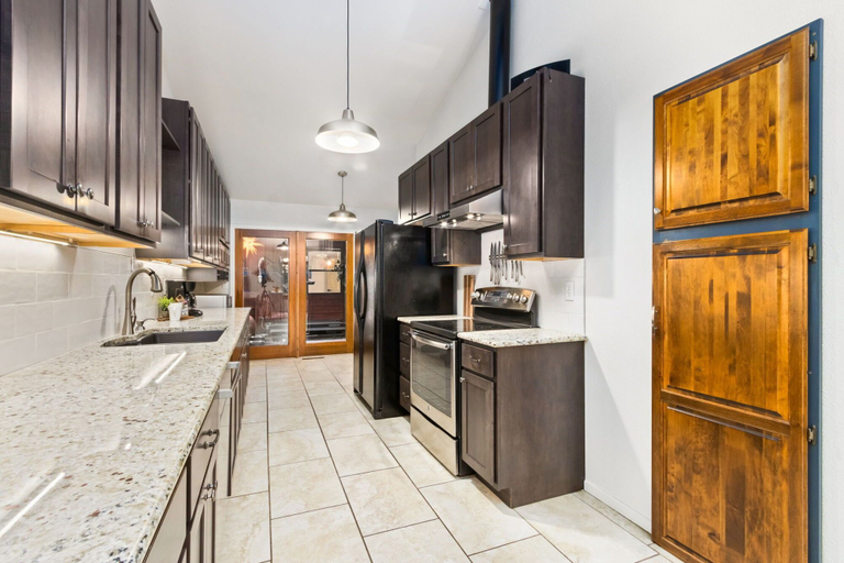 Private kitchen 3, Peaceful Pines - Home Gym & Office, Near Trails, Larimer