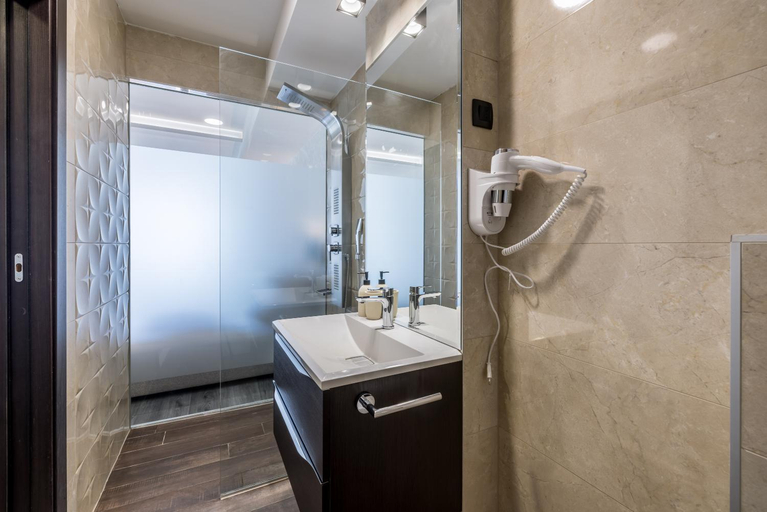 Bathroom 5, Sea View Luxury Rooms Seven of Nine, Split