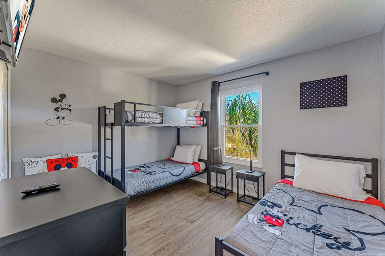 Bedroom 1, Memory Maker 15 Min to Disney, Polk