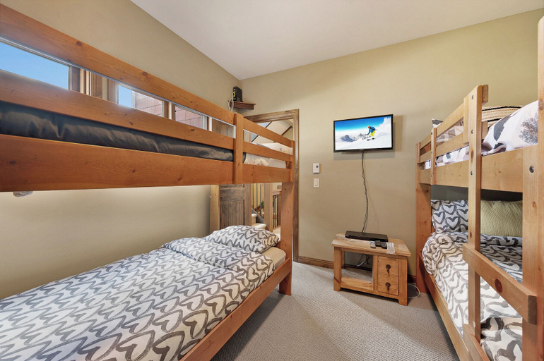 Bedroom 3, Snow Therapy Chalet Ski In Out & Hot Tub, Kootenay Boundary
