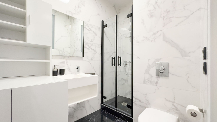 Room 4, 100 Le Riviera in Cannes, Alpes-Maritimes